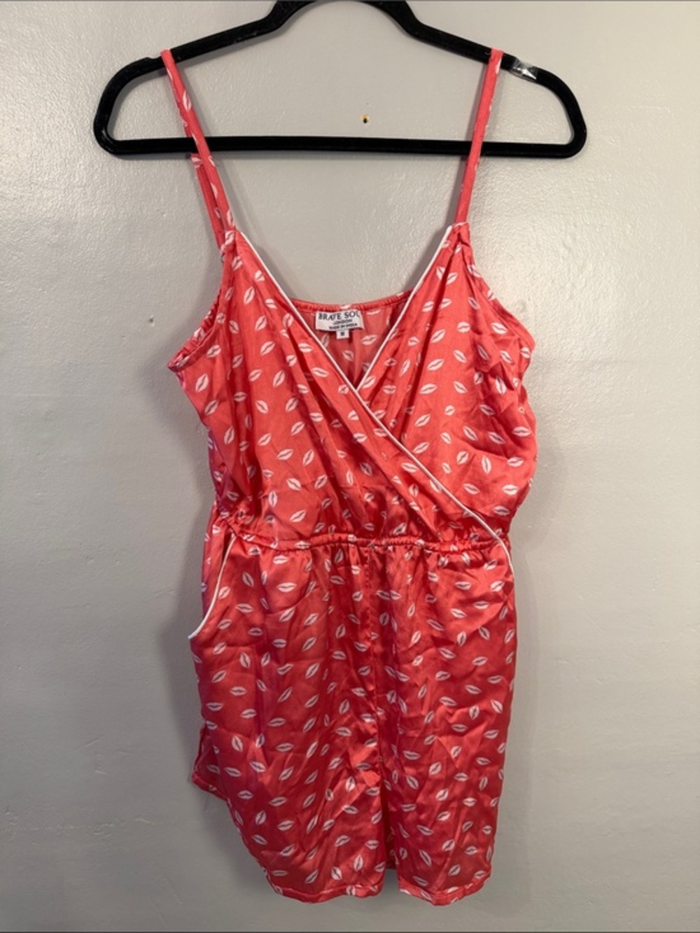 Brave Soul Coral Pink Lip-Print Satin Romper with White Trim Size Medium